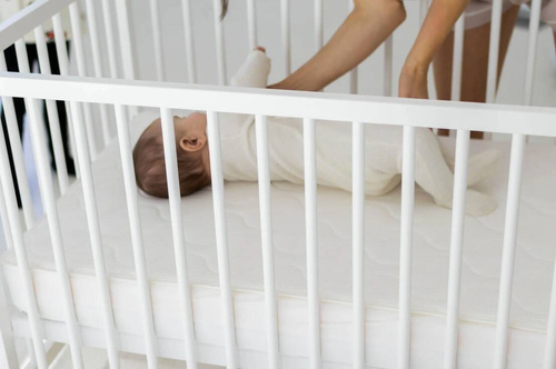 Łóżeczko dla niemowląt Natulino DreamNest 120 x 60 z materacem PURE AIR Coco (pianka - kokos) 